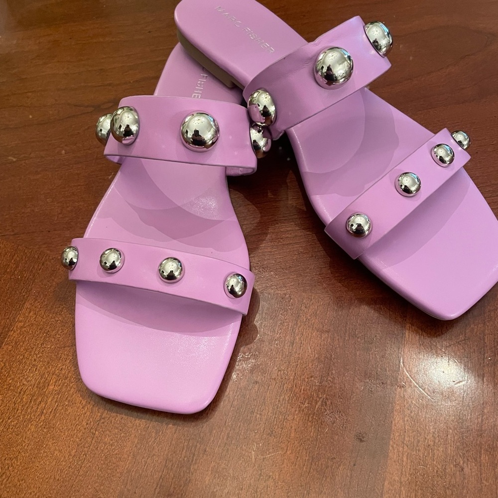 81/2 Marc Fisher sandals